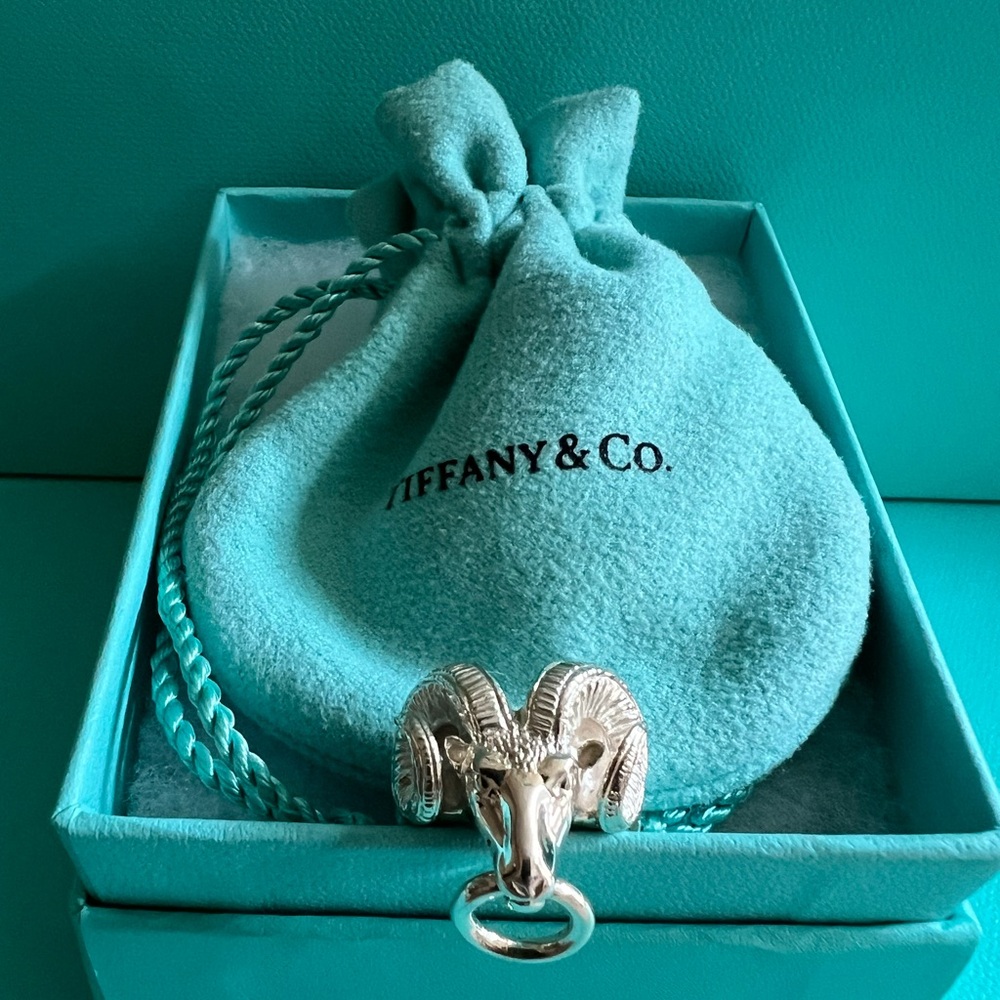 🌸🌸 Authentic Tiffany & Co. RARE Ram Head Knocker Ring